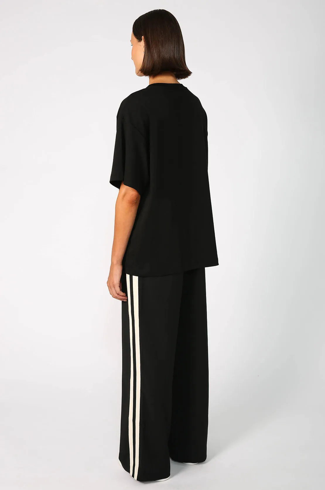 runner tee / black